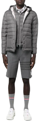 Thom Browne SS23 Jaket Kelabu Berzip Penuh Lengan Panjang Padded. MJD105X-F0241-025 Shop Thom Browne SS23 Jaket Kelabu Berzip Penuh Lengan Panjang Padded. MJD105X-F0241-025