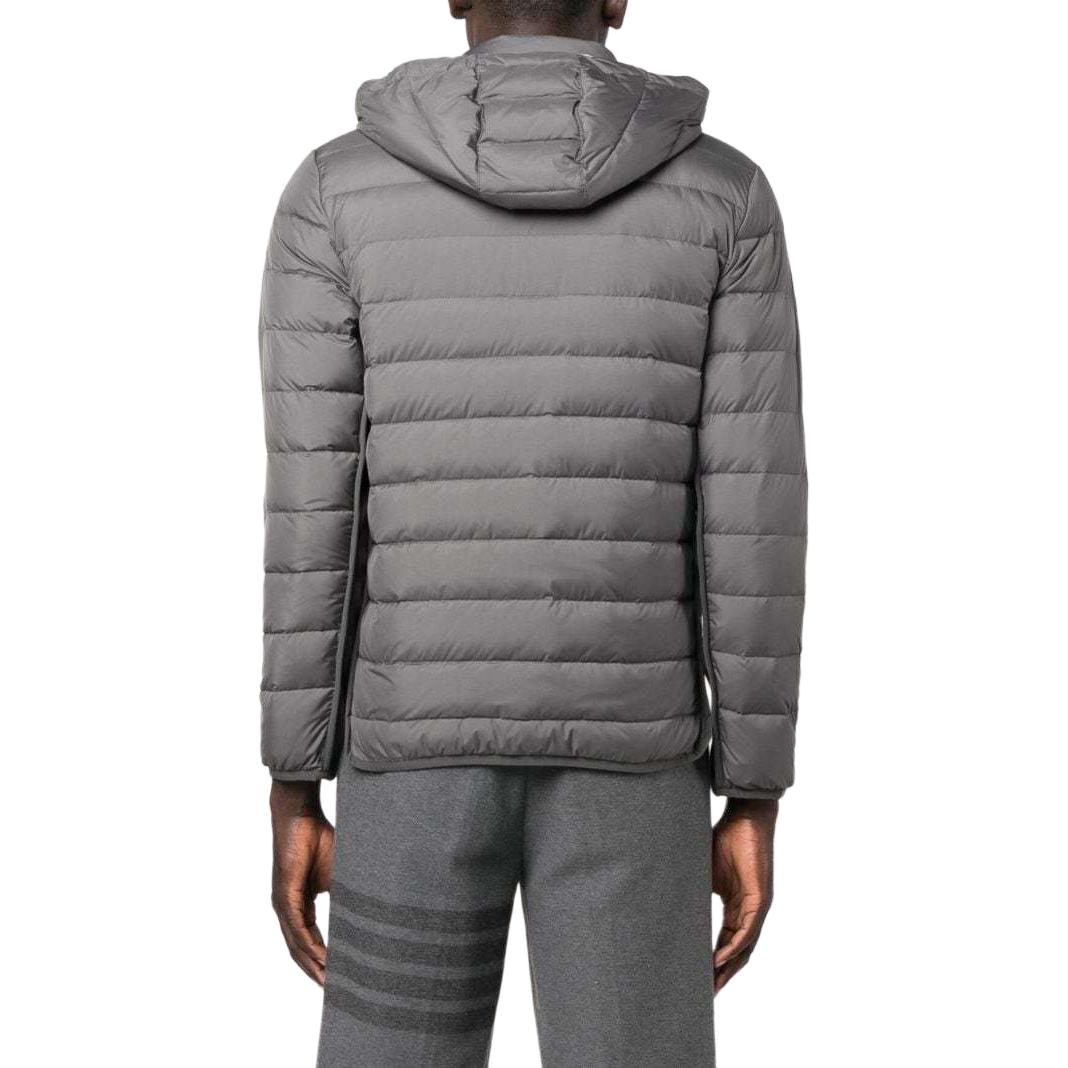 Details for Thom Browne SS23 Jaket Kelabu Berzip Penuh Lengan Panjang Padded. MJD105X-F0241-025