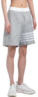 Purchase Thom Browne SS24 Celana Pendek Kasual 4-Bar Mid-Rise Abu-Abu. MJQ197A-F0517-055