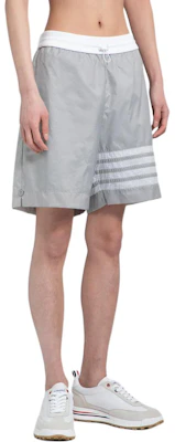 Thom Browne SS24 Classic 4-Bar Mid-Rise Casual Shorts Grey. MJQ197A-F0517-055 Purchase Thom Browne SS24 Classic 4-Bar Mid-Rise Casual Shorts Grey. MJQ197A-F0517-055
