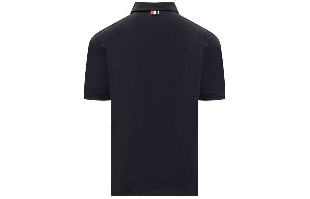 Lookbook THOM BROWNE SS24 Polo Clásico a Rayas Azul Marino. MJP196A-J0138-415