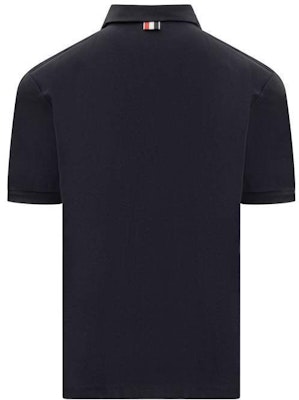 THOM BROWNE SS24 Polo Clásico a Rayas Azul Marino. MJP196A-J0138-415 Lookbook THOM BROWNE SS24 Polo Clásico a Rayas Azul Marino. MJP196A-J0138-415
