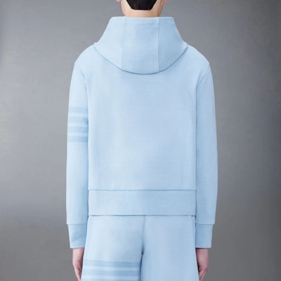 Sudadera Thom Browne SS24 Ether Blue Serie Año Nuevo con Logo de 4 Rayas. MJT414A-J0051-480 Shop Sudadera Thom Browne SS24 Ether Blue Serie Año Nuevo con Logo de 4 Rayas. MJT414A-J0051-480