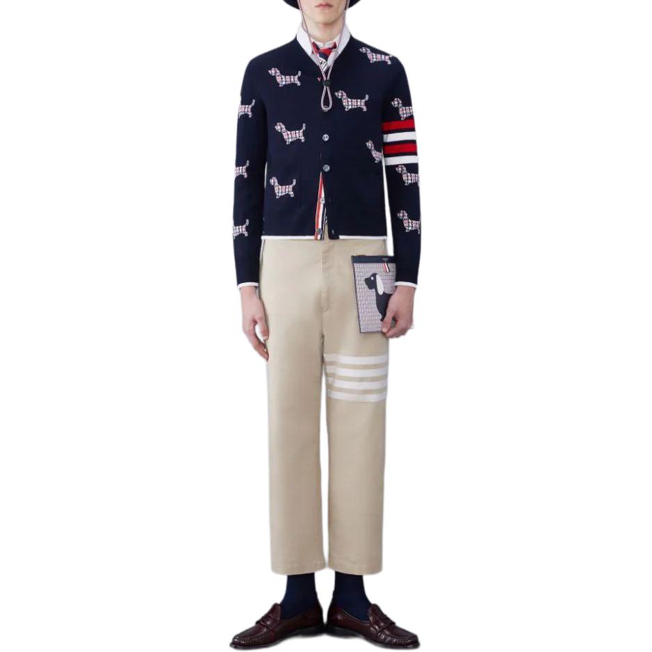 Shop Thom Browne SS24 卡其经典4杠条纹直筒休闲裤 MTU320U-07890-275