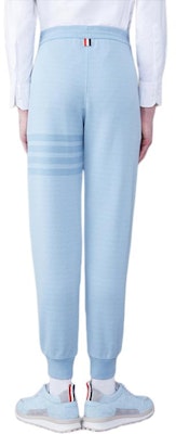 톰브라운 SS24 라이트 블루 4-바 로고 니트 조거 팬츠. MJQ160A-J0051-480 Shop 톰브라운 SS24 라이트 블루 4-바 로고 니트 조거 팬츠. MJQ160A-J0051-480