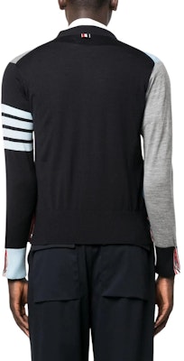 톰 브라운 SS24 메리노 울 V넥 가디건, 4-스트라이프 그레이 블루. MKC002F-Y1014-480 Purchase 톰 브라운 SS24 메리노 울 V넥 가디건, 4-스트라이프 그레이 블루. MKC002F-Y1014-480