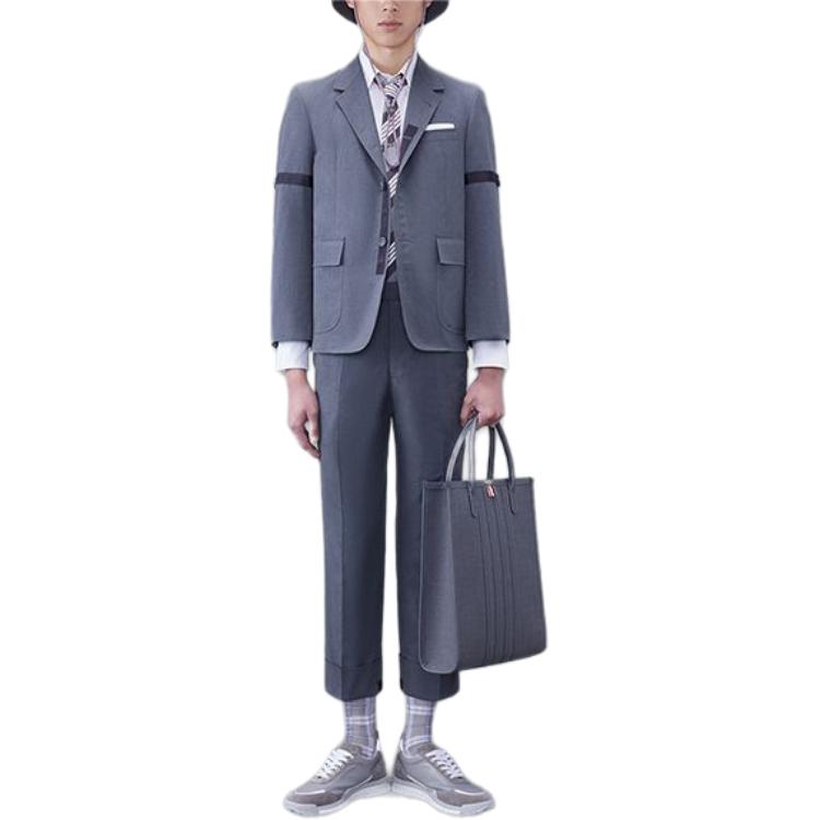 Lookbook THOM BROWNE SS24  Single-Breasted Straight Suit in Mid Grey. MJU558O-04502-035