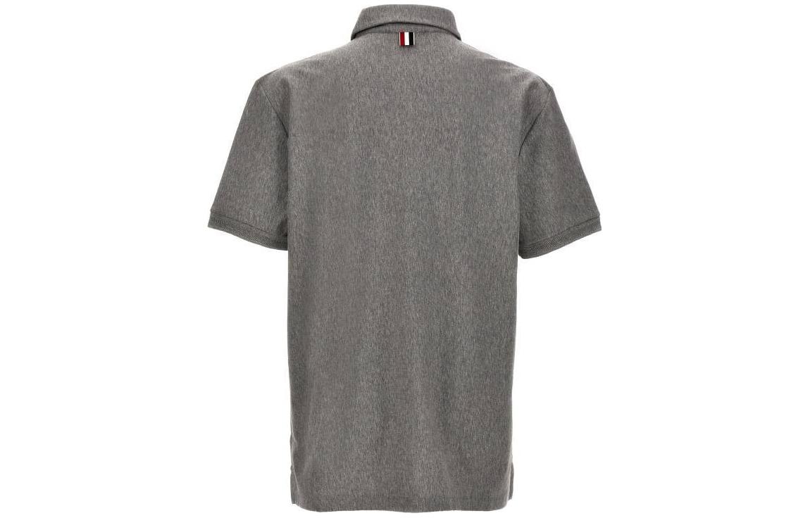 Lookbook THOM BROWNE SS24 條紋領灰色Polo衫 老錢風格款式 MJP196A-J0138-035