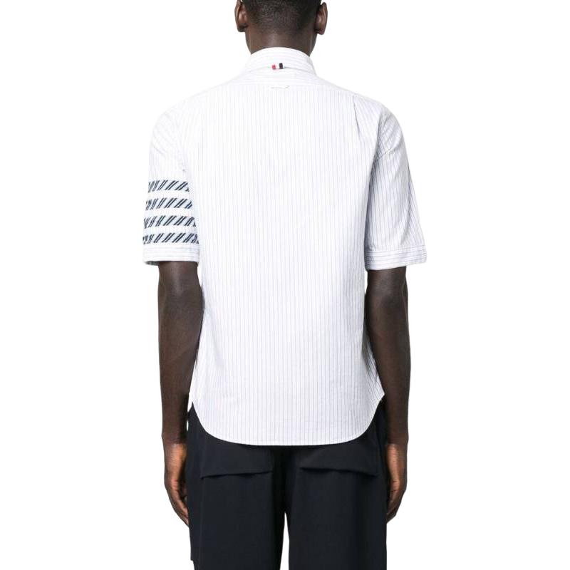 Shop THOM BROWNE SS24 Kemeja Putih Lengan Pendek Classic 4-Stripe MWS256C-F0510-460