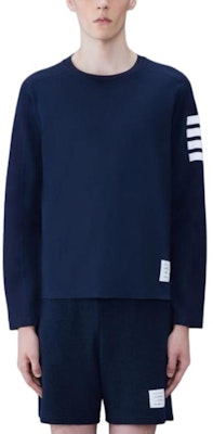 톰브라운 SS24 아이비 보이 클래식 4-바 니트 크루넥 긴팔 티셔츠 네이비 블루 남성. MJS245A-07323-415 Shop 톰브라운 SS24 아이비 보이 클래식 4-바 니트 크루넥 긴팔 티셔츠 네이비 블루 남성. MJS245A-07323-415