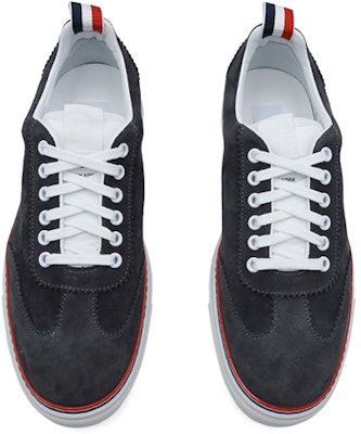 Sneaker Rendah Thom Browne Stripe 'Abu Gelap' MFD242A03050025 Lookbook Sneaker Rendah Thom Browne Stripe 'Abu Gelap' MFD242A03050025