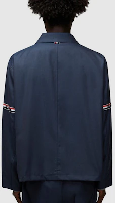 Thom Browne 条纹翻领灰色衬衫夹克 MJO202O-F0371-440 Sizing Thom Browne 条纹翻领灰色衬衫夹克 MJO202O-F0371-440