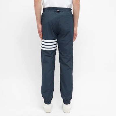 톰 브라운 스트라이프 니트 캐주얼 남성 스웻팬츠 MJQ086A-06230-415 Shop 톰 브라운 스트라이프 니트 캐주얼 남성 스웻팬츠 MJQ086A-06230-415