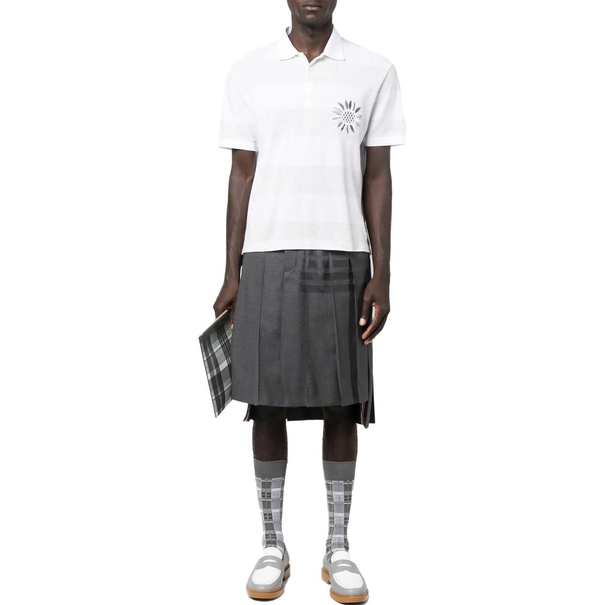 Lookbook Polo de Manga Corta a Rayas THOM BROWNE para Hombre Gris/Blanco MJP166E-J0049-057