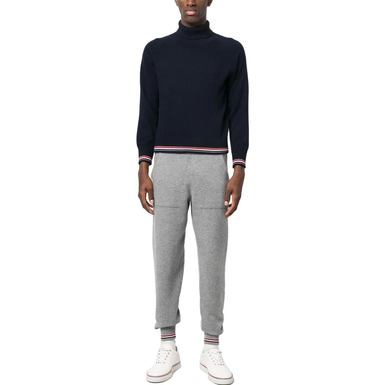 Shop Thom Browne Sweater Navy Lengan Panjang Turtleneck dengan Trim Garis. MKA484A-Y2001-415