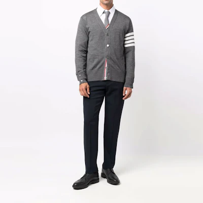 THOM BROWNE Cardigan Rajut Wool Abu-Abu dengan Garis Fall/Winter. MKC002A-Y1014-022 Lookbook THOM BROWNE Cardigan Rajut Wool Abu-Abu dengan Garis Fall/Winter. MKC002A-Y1014-022