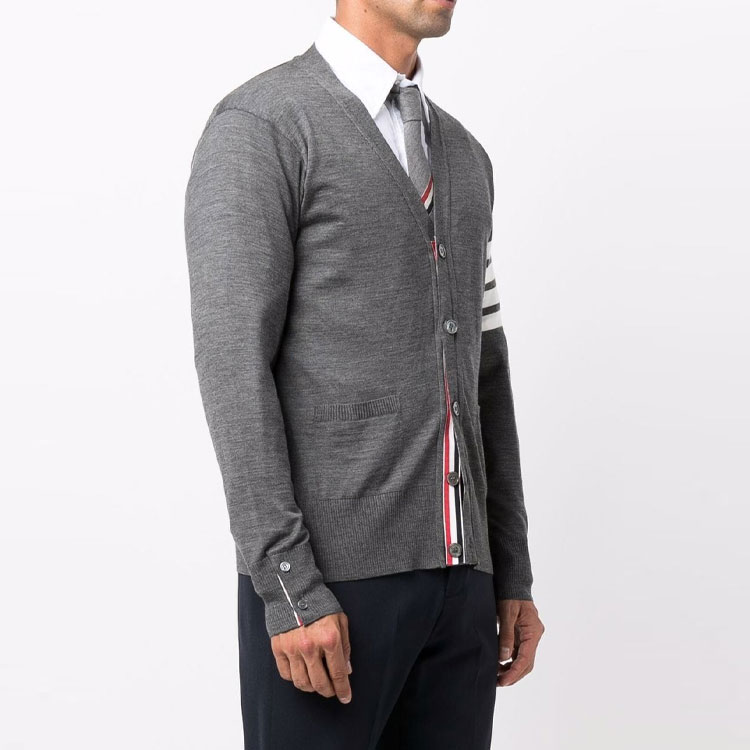 Purchase THOM BROWNE Cardigan Rajut Wool Abu-Abu dengan Garis Fall/Winter. MKC002A-Y1014-022