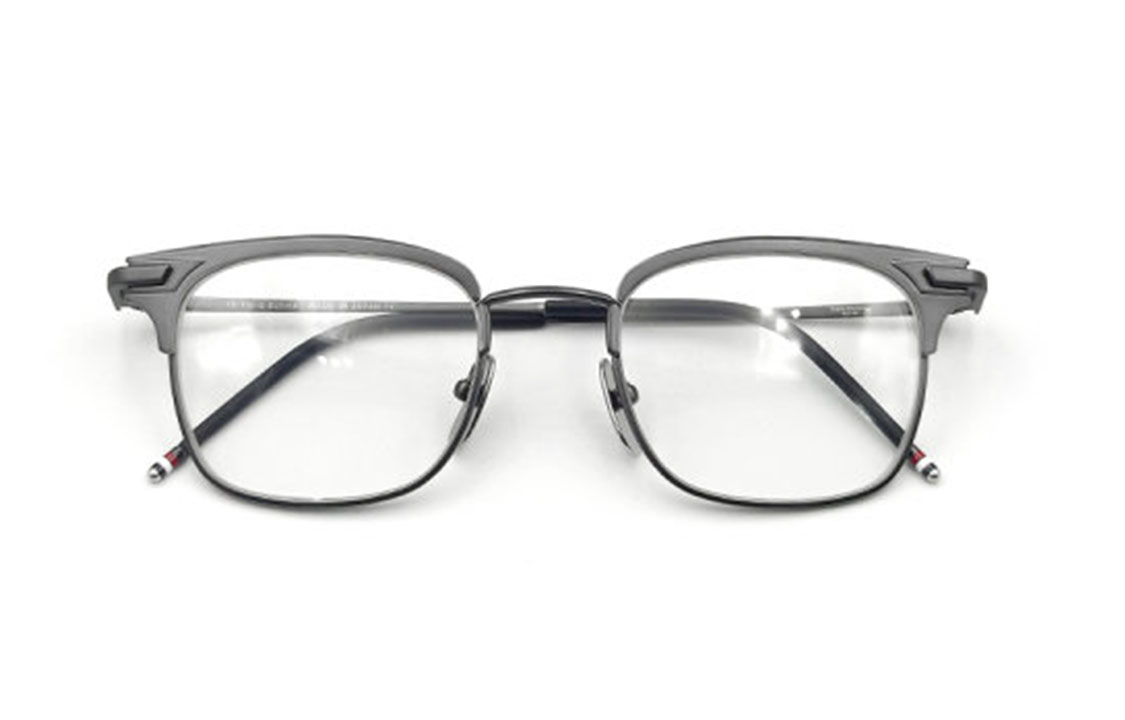 Shop THOM BROWNE スタイリッシュメタルメガネフレーム 男女兼用 - 不規則な形状 TBX102-B