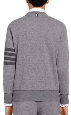 톰브라운 TB 그레이 아이비 보이 클래식 포 스트라이프 니트 스웨터 그레이 MJT248A-06910-035 Shop 톰브라운 TB 그레이 아이비 보이 클래식 포 스트라이프 니트 스웨터 그레이 MJT248A-06910-035