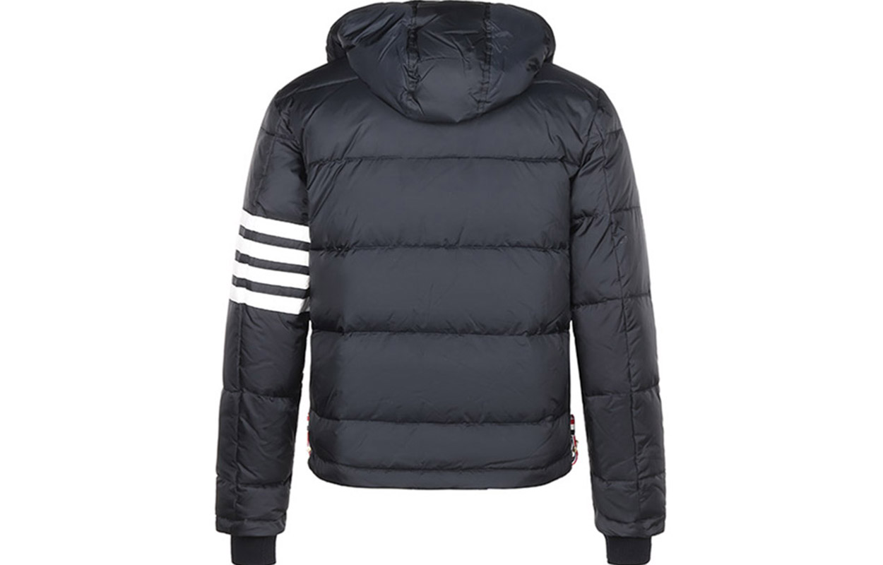 Lookbook Thom Browne TB Logo 印花條紋連帽羽絨外套 深藍色 MJD061X-05411-415