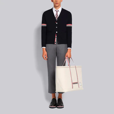 Thom Browne TB SS21经典常春藤条纹V领针织毛衣海军蓝 MKC310A-Y3007-415 Shop Thom Browne TB SS21经典常春藤条纹V领针织毛衣海军蓝 MKC310A-Y3007-415