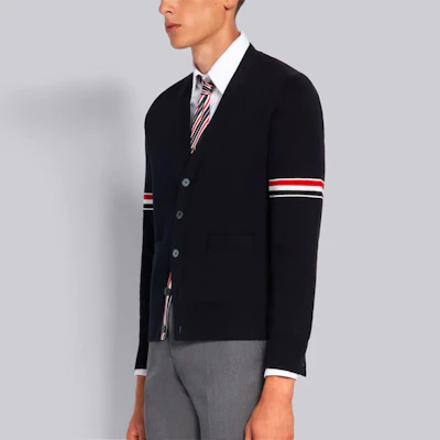 Thom Browne TB SS21经典常春藤条纹V领针织毛衣海军蓝 MKC310A-Y3007-415 Sizing Thom Browne TB SS21经典常春藤条纹V领针织毛衣海军蓝 MKC310A-Y3007-415