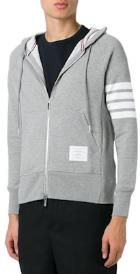 톰브라운 TB SS22 클래식 4-바 스트라이프 드로스트링 후디 가디건 자켓 그레이 남성용 JM-MJT022H-00535-068 Lookbook 톰브라운 TB SS22 클래식 4-바 스트라이프 드로스트링 후디 가디건 자켓 그레이 남성용 JM-MJT022H-00535-068