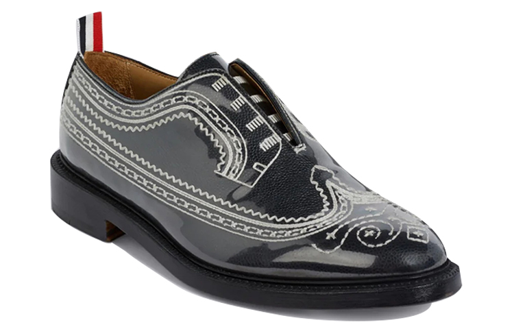 Lookbook 汤姆·布朗 Trompe L'oeil 黑色卵石雕花长翼皮鞋 MFB164A00198001