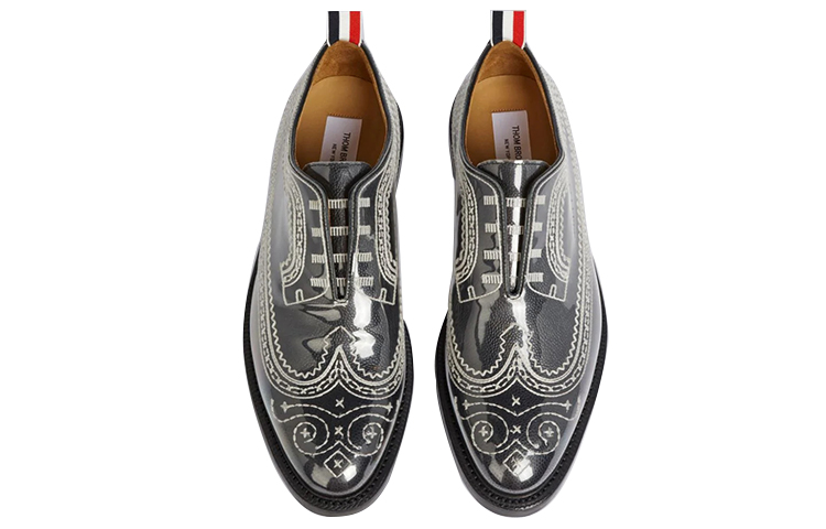 Shop 汤姆·布朗 Trompe L'oeil 黑色卵石雕花长翼皮鞋 MFB164A00198001