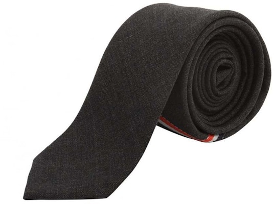 トムブラウン ツイルストライプタイ ユニセックス カップルスタイル ダークグレー MNL021A-00626-025 Lookbook トムブラウン ツイルストライプタイ ユニセックス カップルスタイル ダークグレー MNL021A-00626-025