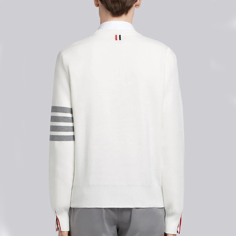 Shop 톰 브라운 화이트 클래식 4-스트라이프 풀오버 니트 스웨터 MKA202A-00219-100