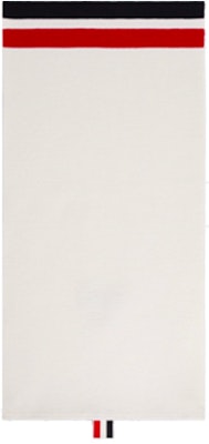 Thom Browne Syal Wol Merino Putih dengan Trim Pita Bergaris 4-Bar. MKS078A00014100 Order Thom Browne Syal Wol Merino Putih dengan Trim Pita Bergaris 4-Bar. MKS078A00014100