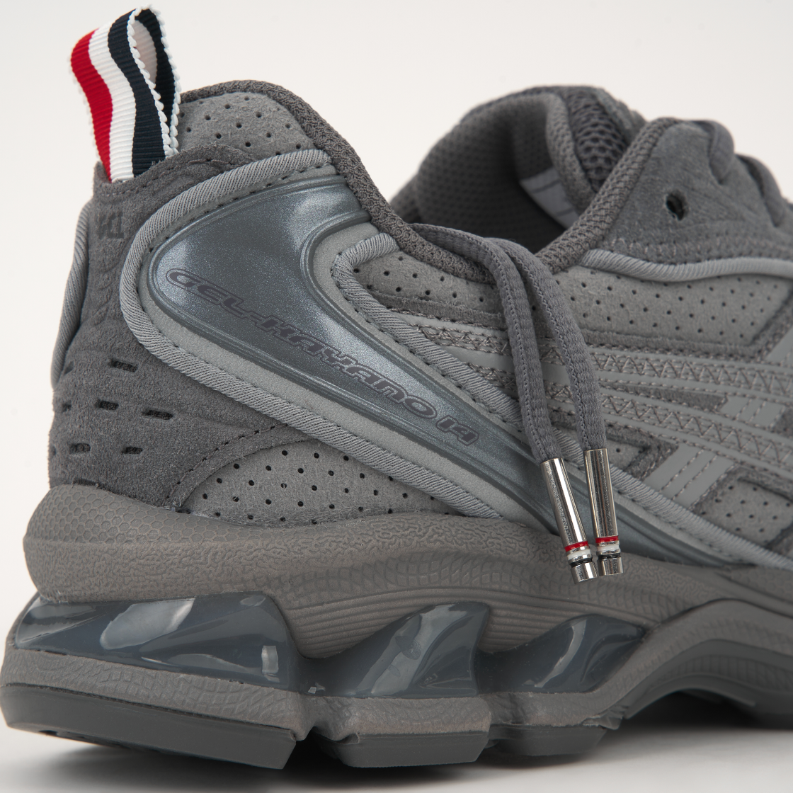 Sizing Thom Browne x ASICS Gel Kayano 14 ''Kelabu''. 1203B110-020