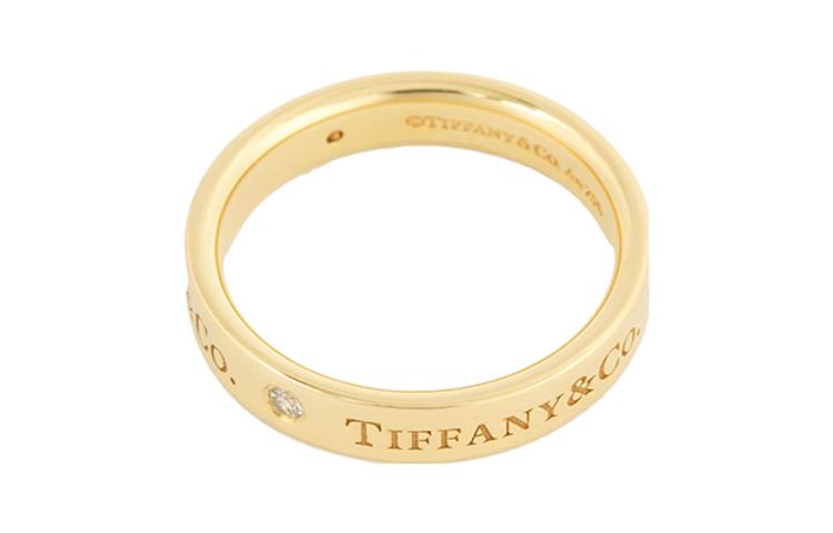 Purchase Cincin Tiffany & Co. 18k Emas Huruf Ukir Unisex Perhiasan Pasangan. GRP10240