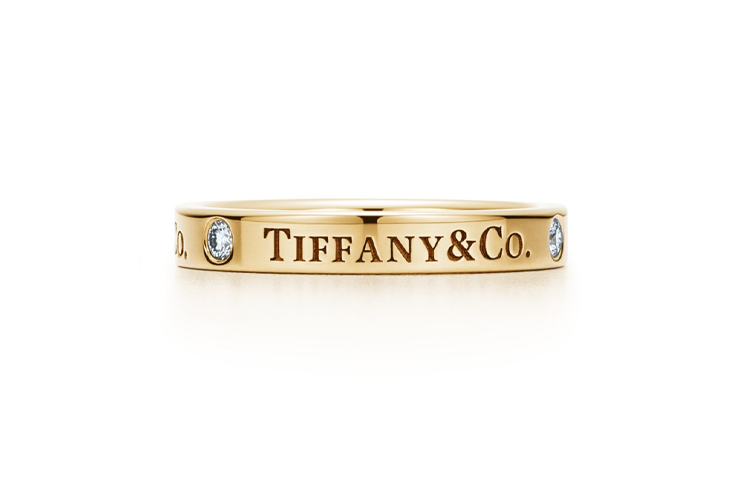Order Cincin Pasangan Unisex Tiffany & Co. 18K Emas Ukir Huruf - Emas. GRP10241