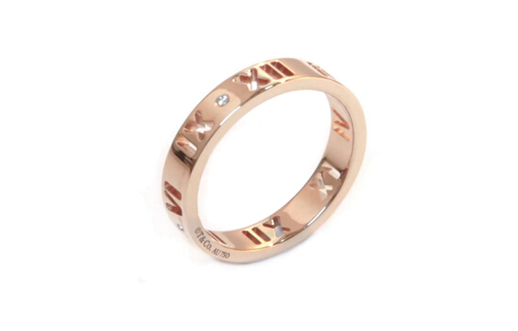 Shop 蒂芙尼金色字母镂空戒指 情侣款 男女通用饰品 30480589