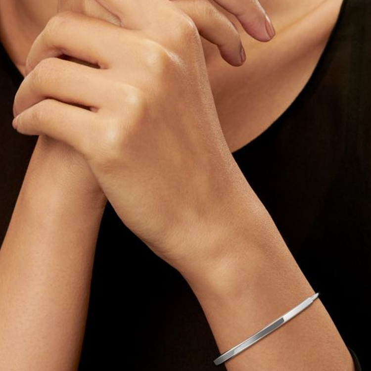 TIFFANY & CO. Logo Engraved 18K White Gold Rhodium Bracelet Unisex Silver 74365361 圖 4