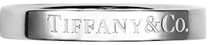 Lookbook Tiffany & Co. Cincin Logo Alphabet Platinum Unisex Edisi Pasangan. GRP02279