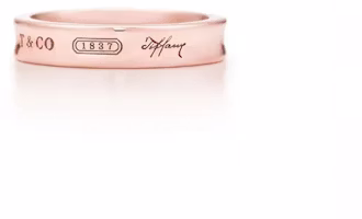 Tiffany & Co. Rose Gold Metal Letter Logo Ring for Couples Unisex Jewelry 60141958 Tiffany & Co. Rose Gold Metal Letter Logo Ring for Couples Unisex Jewelry 60141958