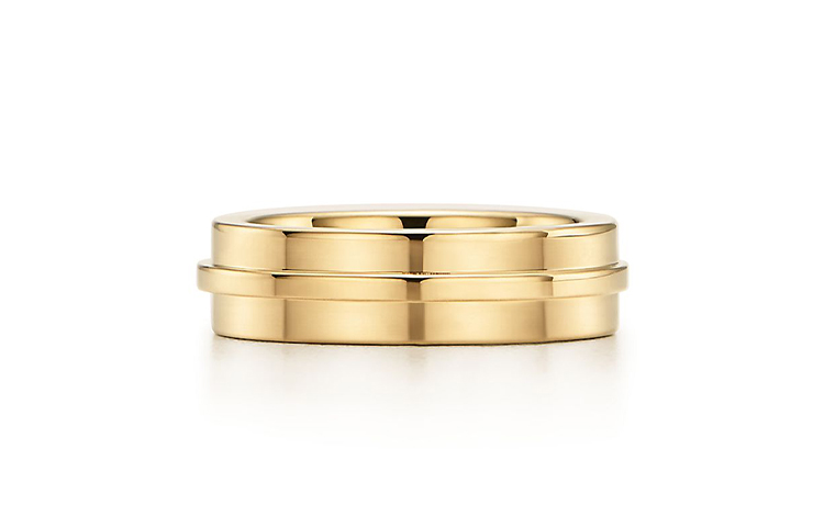 Lookbook TIFFANY & CO. T系列18K金寬版戒指 情侶款男女皆適用 GRP09008