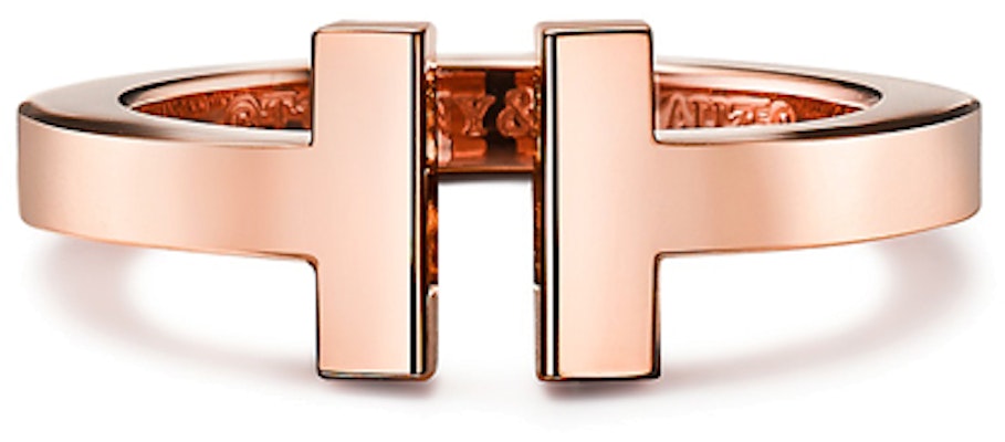 TIFFANY & CO. T 系列18K玫瑰金方形戒指 情侶款 男女適合 GRP07782 Lookbook TIFFANY & CO. T 系列18K玫瑰金方形戒指 情侶款 男女適合 GRP07782