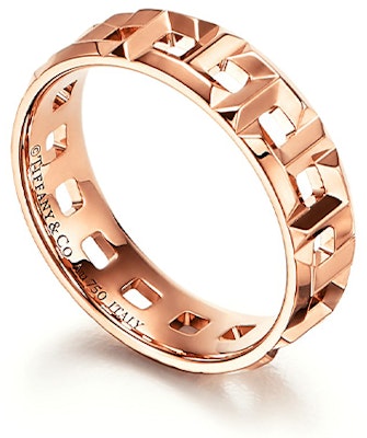 Tiffany & Co. T 系列 18K 玫瑰金寬版戒指 情侶對戒首飾 GRP10610 Lookbook Tiffany & Co. T 系列 18K 玫瑰金寬版戒指 情侶對戒首飾 GRP10610