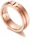 Lookbook 티파니앤코 T 시리즈 와이드 5.5mm 18K 로즈 골드 남성 반지. GRP09007