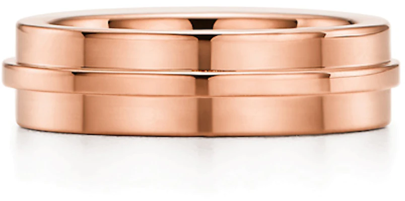 티파니앤코 T 시리즈 와이드 5.5mm 18K 로즈 골드 남성 반지. GRP09007 Shop 티파니앤코 T 시리즈 와이드 5.5mm 18K 로즈 골드 남성 반지. GRP09007