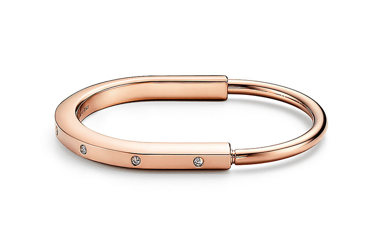 Lookbook 티파니 & 코. 티파니 락 시리즈 로즈 골드 팔찌 유니섹스 패션 우아함. GRP12224