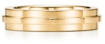 Shop Tiffany & Co. Tiffany T窄版18K金刻字戒指 男女情侶金戒指 GRP09675