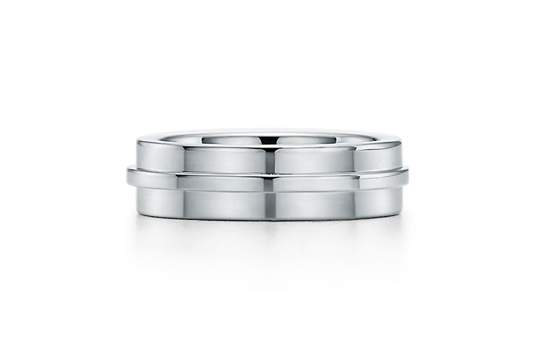 Lookbook Tiffany & Co. Tiffany T 系列 18K 白金寬版戒指 5.5mm 情侶款 GRP09009