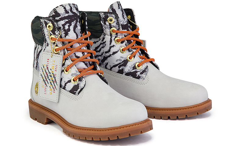 Shop Timberland 6 Inch Boot ''Lichtgrijs'' A443RW