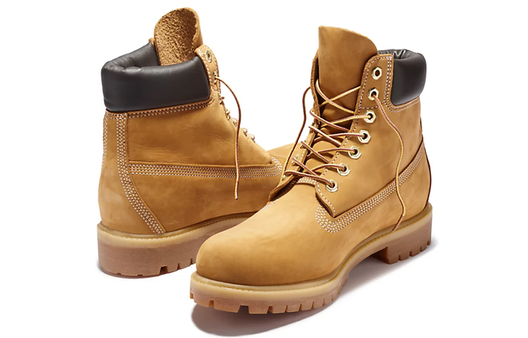 Shop Timberland 6英寸经典靴子‘小麦’配色 TB010061