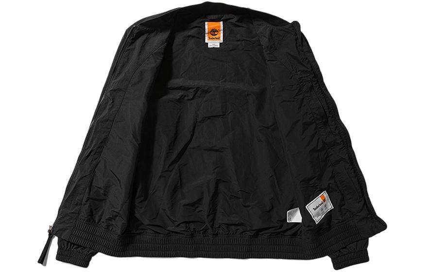 Lookbook Cazadora Bomber Negra Impermeable Timberland para Exterior con Logo. A4225-001